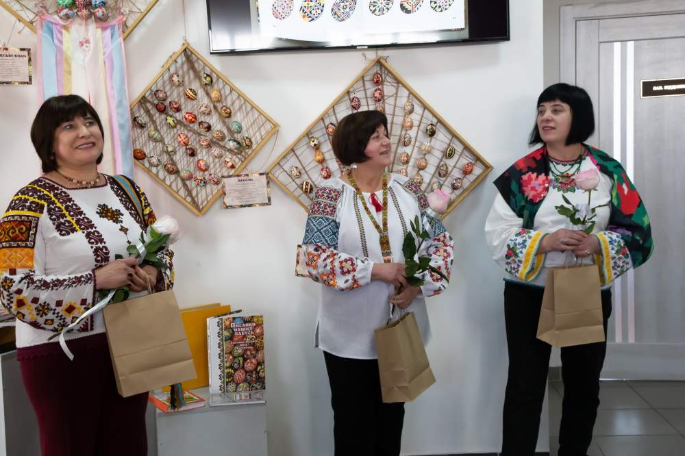 БЕЗ КОРІННЯ САДУ НЕ ЦВІСТИ БЕЗ КОРІННЯ САДУ НЕ ЦВІСТИ