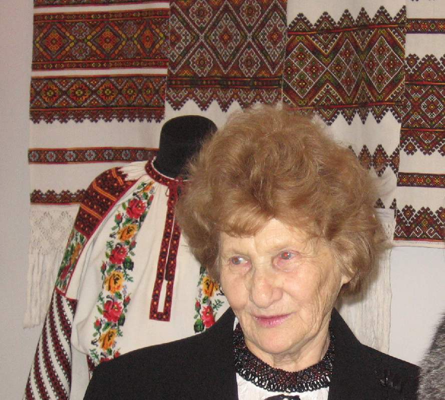 Вишиване життя Євгенії Геник