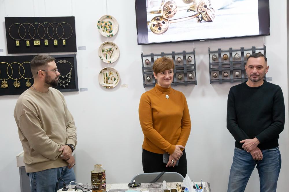 АВТОРСЬКА ЕКСКУРСІЯ ТА МАЙСТЕР-КЛАСИ НА ПЕРСОНАЛЬНІЙ ВИСТАВЦІ АВТОРСЬКА ЕКСКУРСІЯ ТА МАЙСТЕР-КЛАСИ НА ПЕРСОНАЛЬНІЙ ВИСТАВЦІ