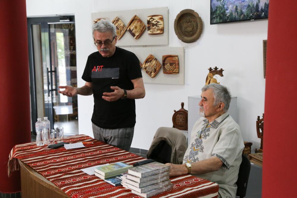 «ПОЕЗІЯ ТРИМАЄ МЕНЕ НА СВІТІ» «ПОЕЗІЯ ТРИМАЄ МЕНЕ НА СВІТІ»